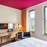 מלון Park By Radisson 4*