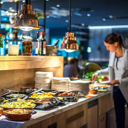 بارك باي راديسون فندق 4*